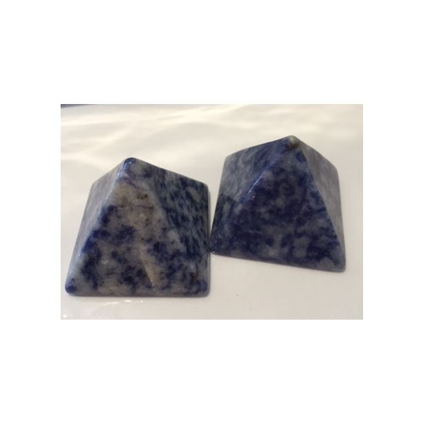 Sodalite Pyramid W61