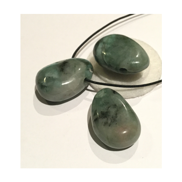 Emerald Tumbled Pendant MBE195