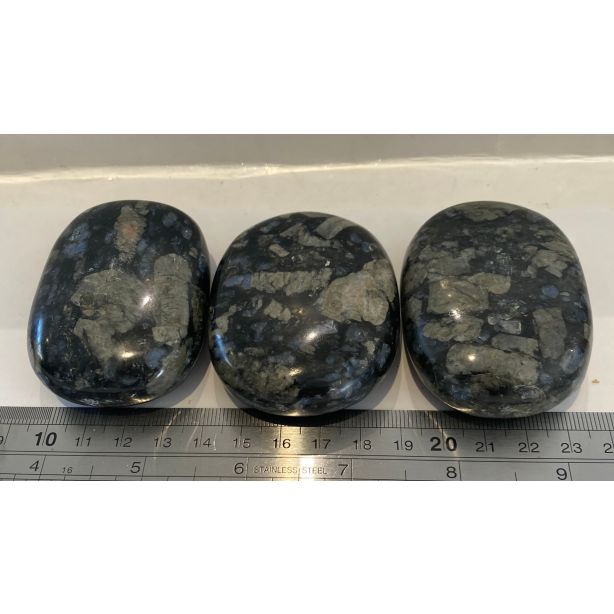 Que Sera Large Palm Stone CW684