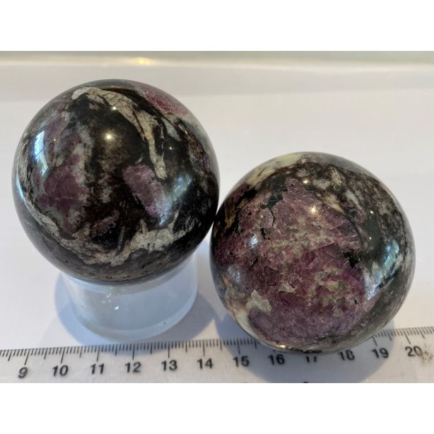  Spinel Sphere IEC585