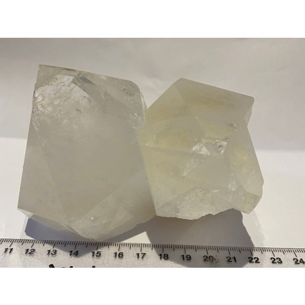 Clear Quartz Twin MBE681