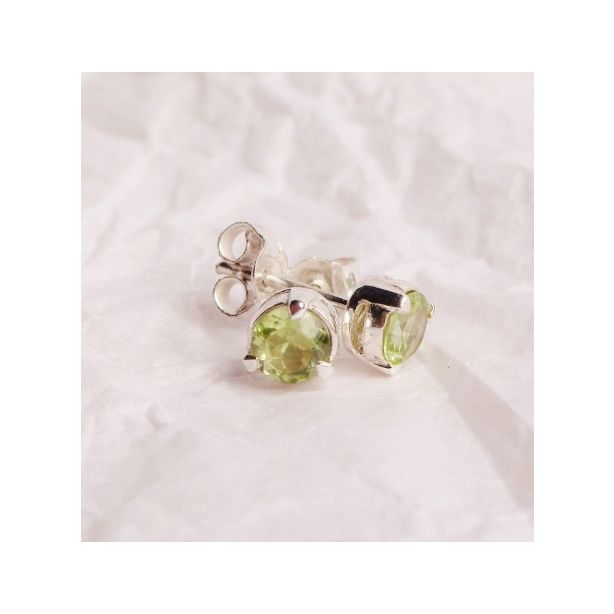Peridot Stud Earrings PJ60