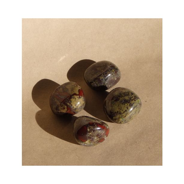 Dragons Blood Tumble Stone Q365