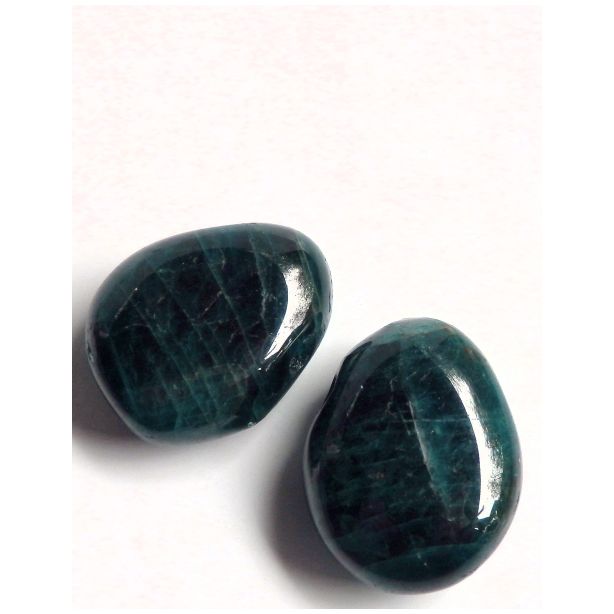 Apatite Pendant Q385