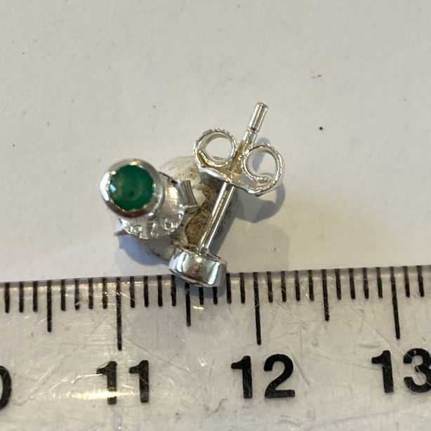 Emerald Small Studs PJ482
