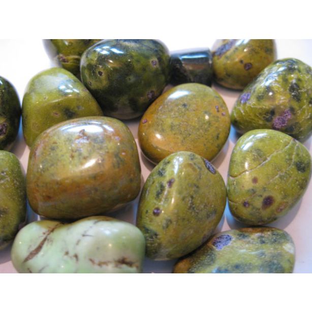 serpentine stichtite tumbled stone.jpg