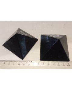 Shungite pyramid CCC81