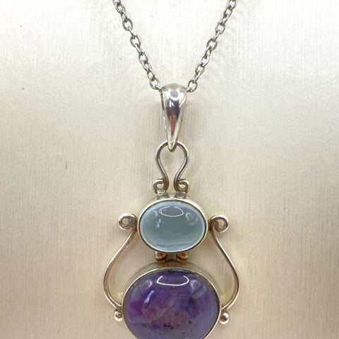 Gemstone pendant
